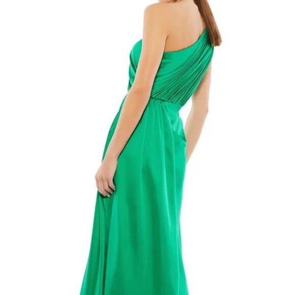 Ieena Mac Duggal Emerald Green One-Shoulder Ruched Satin Gown - Picture 3 of 5